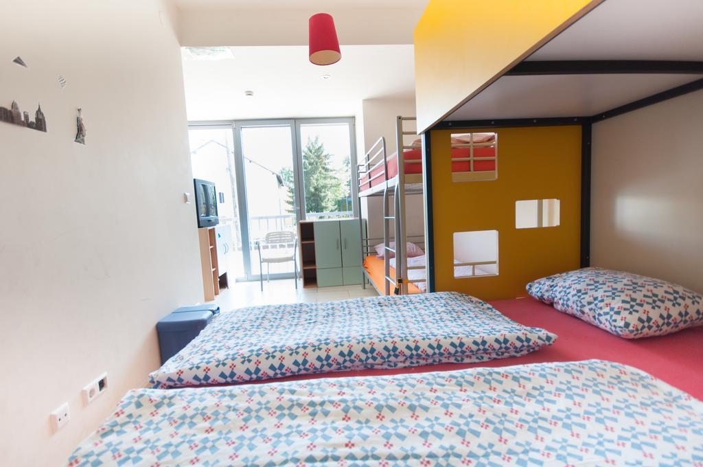 Simbol Rooms With Free Private Parking Любляна Номер фото