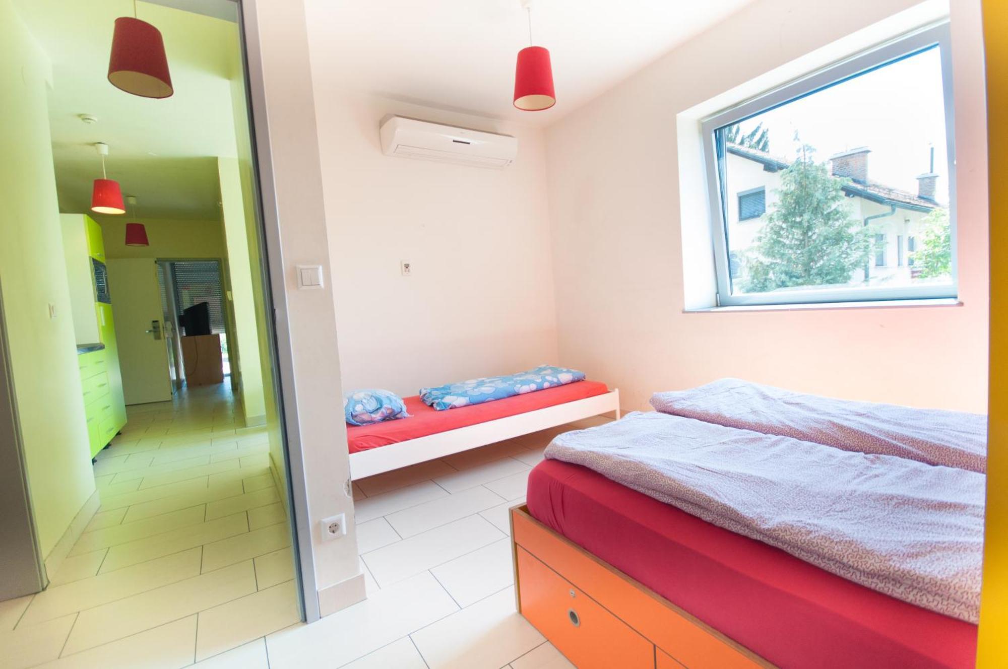 Simbol Rooms With Free Private Parking Любляна Номер фото